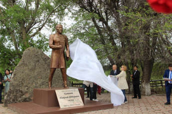 Открытие нового памятника первому хакасскому ученому, профессору Н.Ф. Катанова в село Аскиз 20 мая 2022 г. 